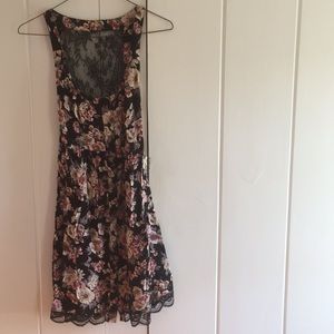 Floral, Lacy summer dress w/pockets